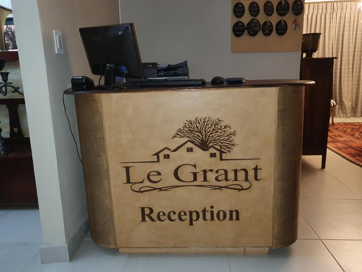 Le Grant Guesthhouse Aparthotel Kroonstad Exterior foto