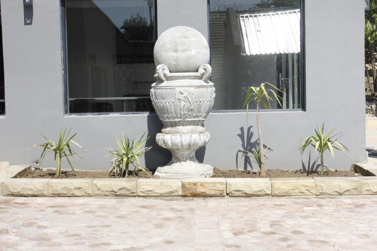 Le Grant Guesthhouse Aparthotel Kroonstad Exterior foto